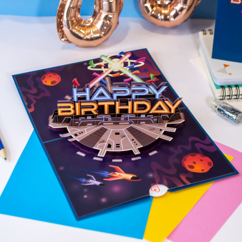 Carte pop-up d'anniversaire galactique